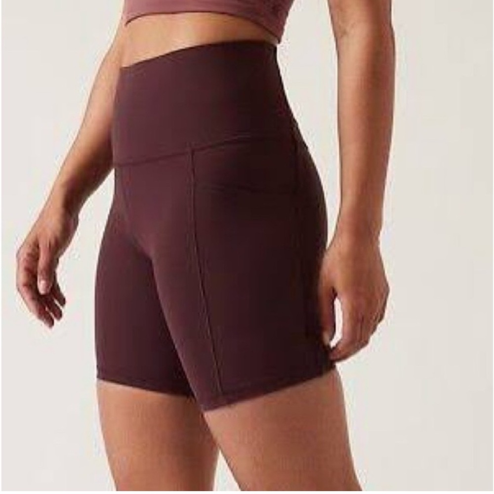 Women's High-Waisted Shorts - Burgundy